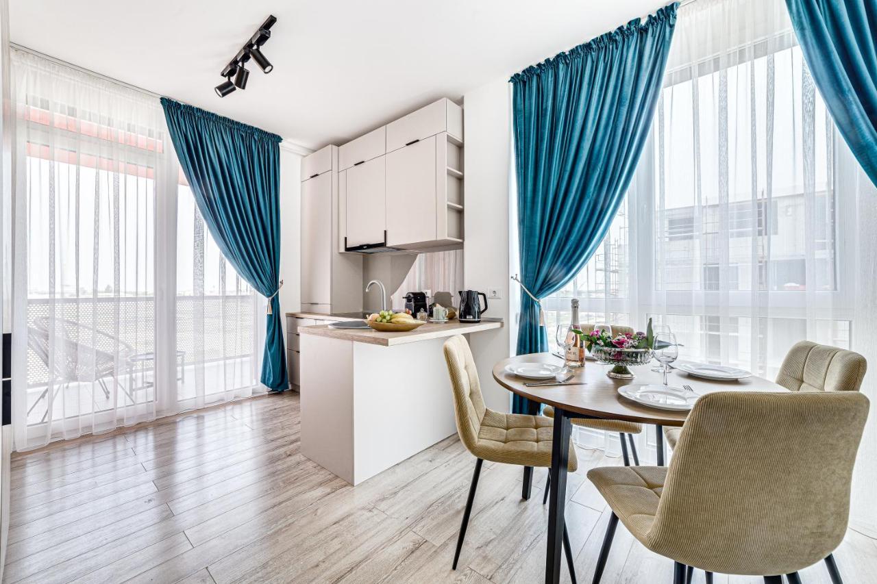 Ari Pink & Turquoise - Afi Mall High-End Apartments アラド エクステリア 写真