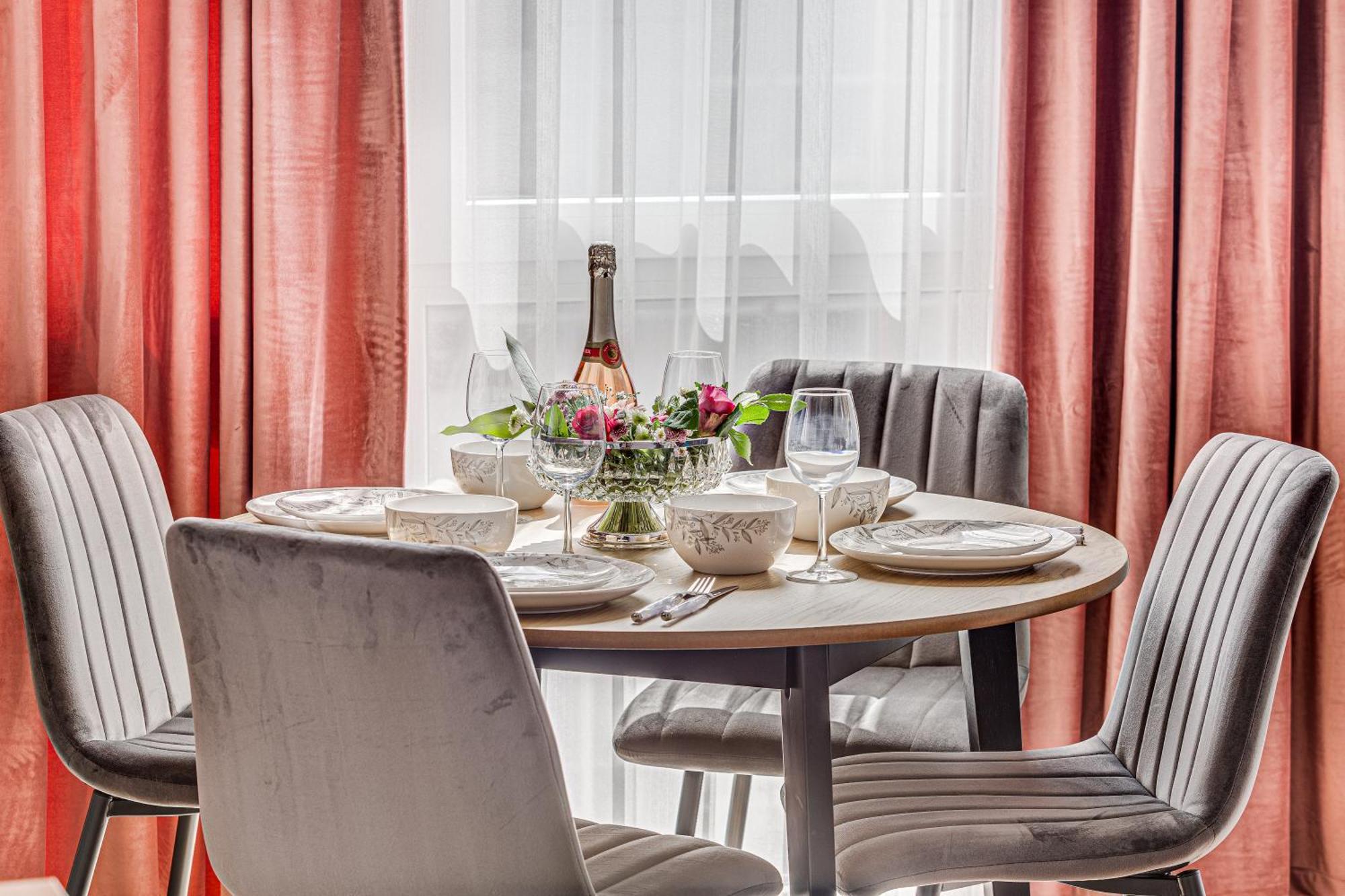 Ari Pink & Turquoise - Afi Mall High-End Apartments アラド エクステリア 写真